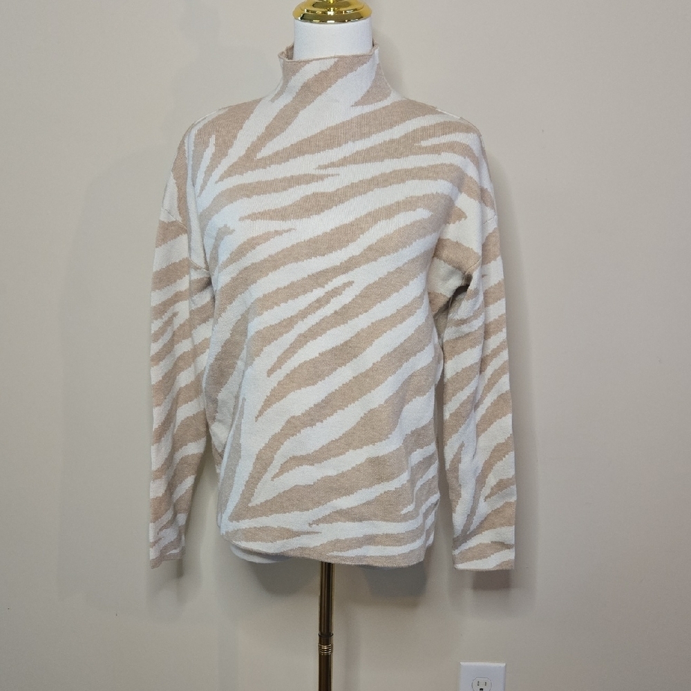 Tahari Tan & Cream Zebra Stripe Print Sweater Small Mock Neck Soft Knit Classic